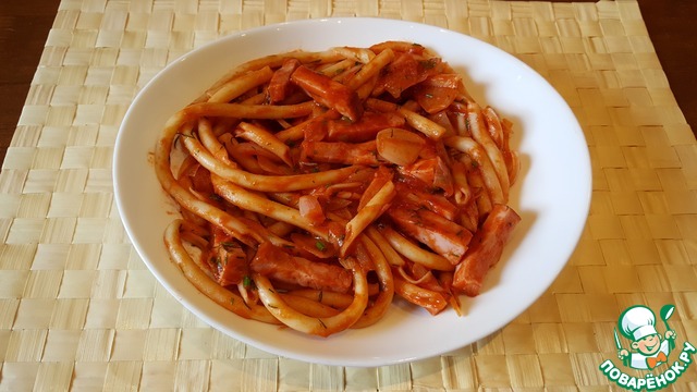 Спагетти с ветчиной и томатным соусом