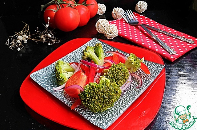 Салат с овощами и брокколи 