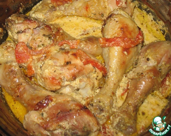 Курица тушеная в сметанно-чесночном соусе (мультиварка)