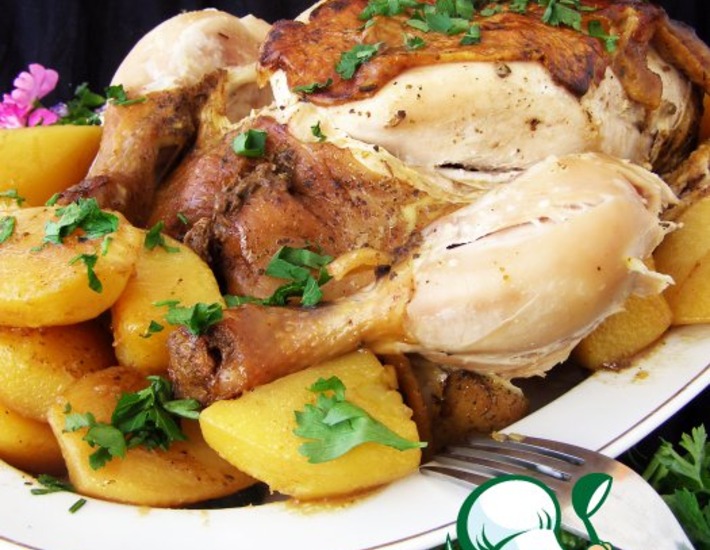 Курица кусочками с картошкой в духовке - рецепт с фото