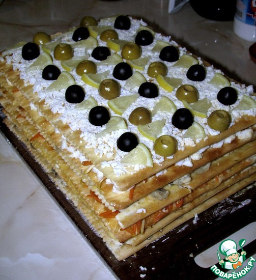 Закусочный торт «Наполеон» с курицей и грибами