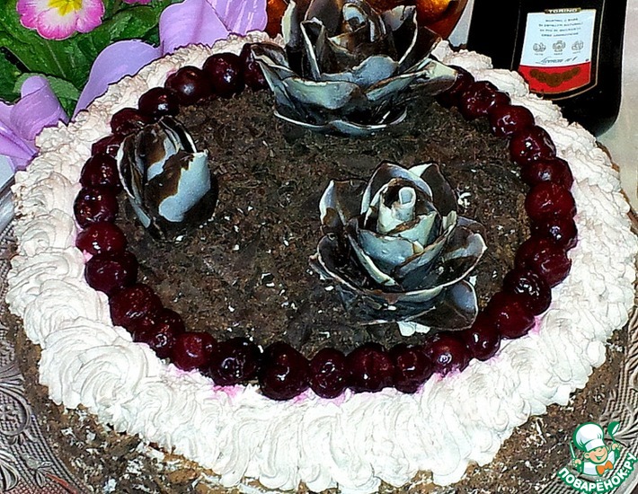 Изысканный торт «Черный лес» с вишнями