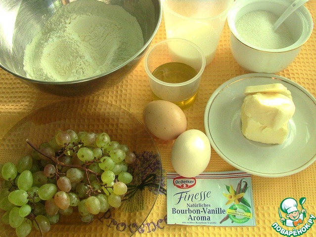 Салат Тиффани с курицей, сыром, виноградом, яйцами и орехом