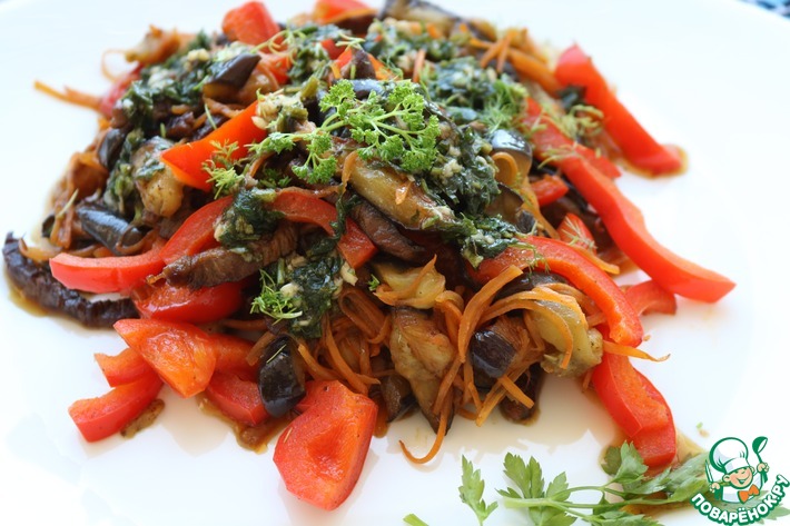 Салат из жареных баклажанов и свежих овощей - пошаговый рецепт с фото на Готовим дома