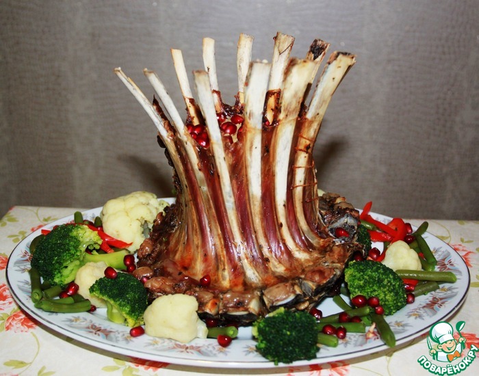 Роскошное блюдо для новогоднего стола: корона из свиных ребрышек (фото)