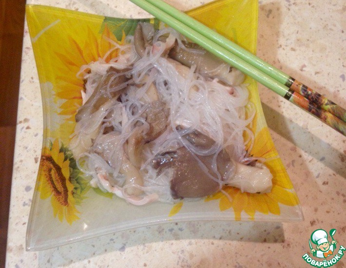 Кальмары с грибами в остром соусе по-корейски