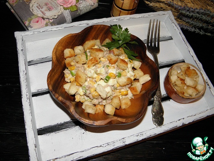 Салат с печенью трески и плавленным сыром