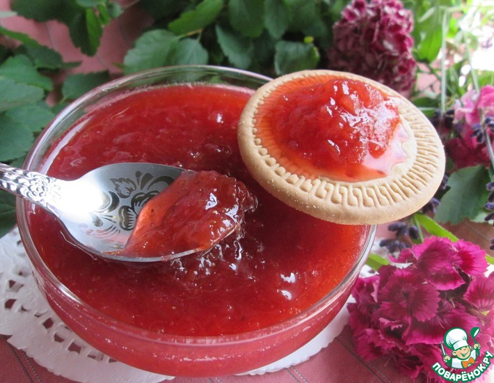 Strawberry jam is above the juice. Ревень в клубничном соусе. Конфитюр из клубники. Ревеневое варенье. Джем из ревеня с лимоном.