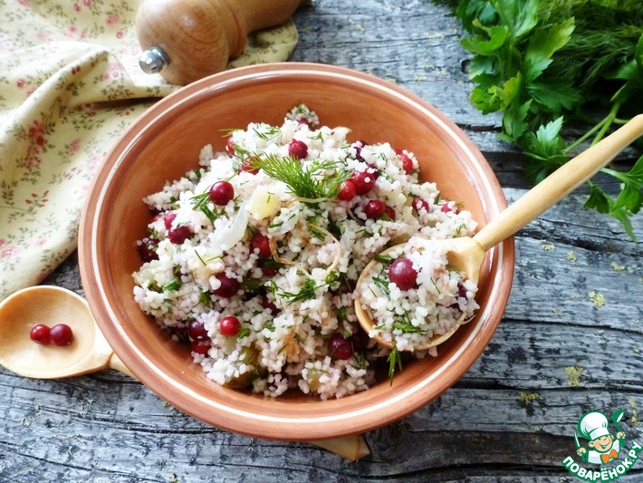 Салат с брусникой и языком