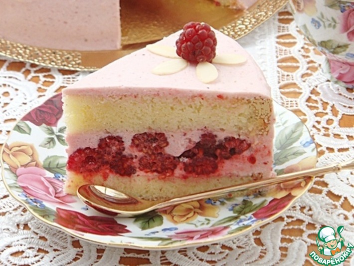 Малиновый бисквитный торт