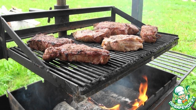 Мясо, жареное на открытом пламени