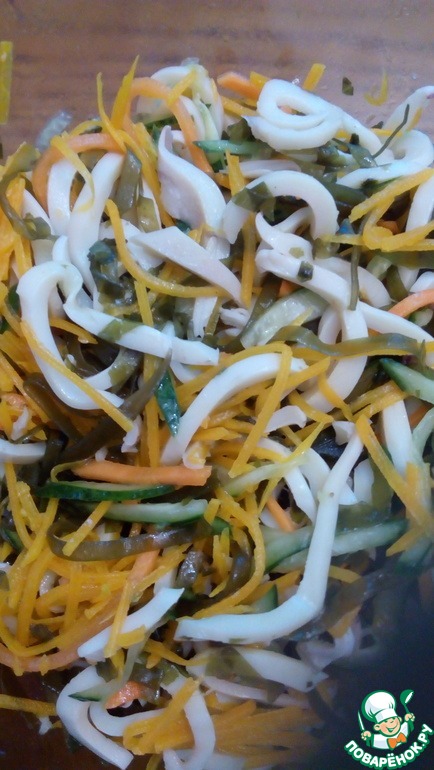 Салат с кальмарами, морской капустой и яйцом — рецепт с фото пошагово