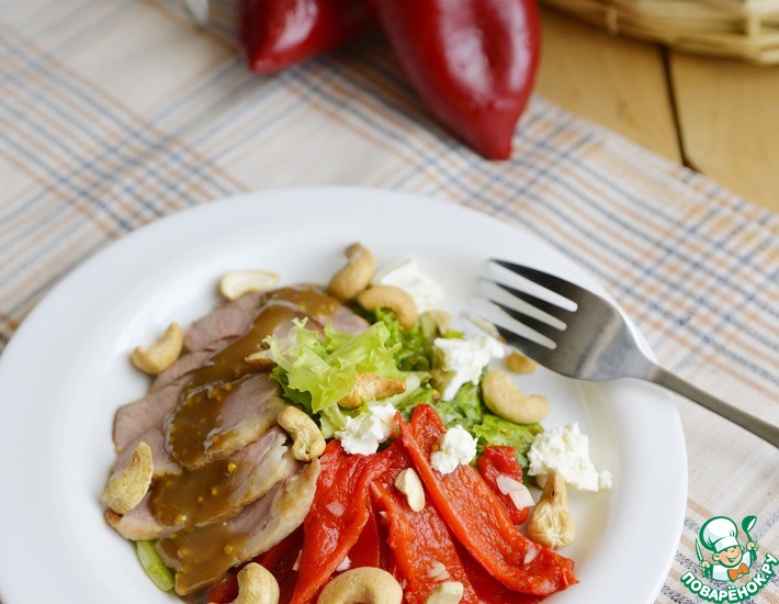 Салат с утиной грудкой и овощами