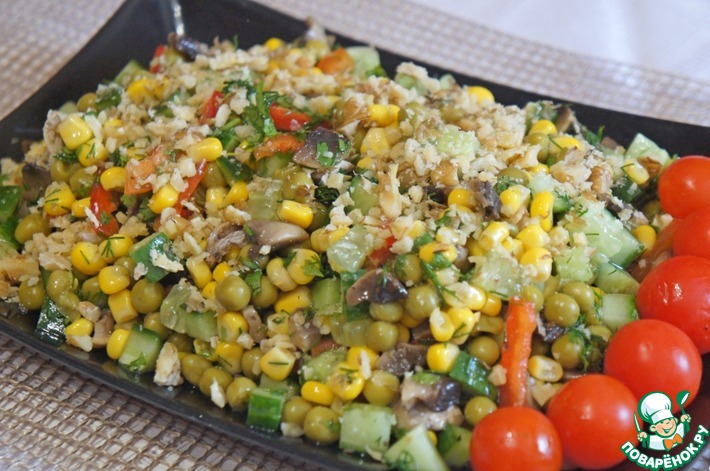 Салат с курицей, грибами и кукурузой - рецепт с рачетом калорийности и БЖУ
