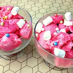 Розовое мороженое с маршмеллоу