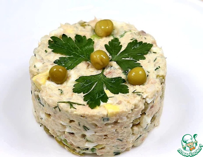 Салат Мимоза с рыбными консервами, сыром и картошкой