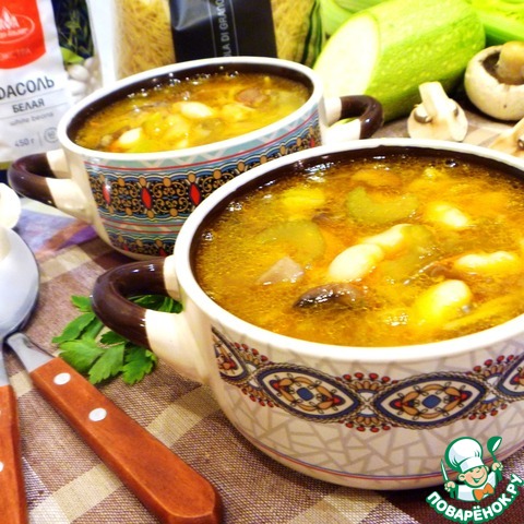 Постный фасолевый суп с вермишелью и грибами