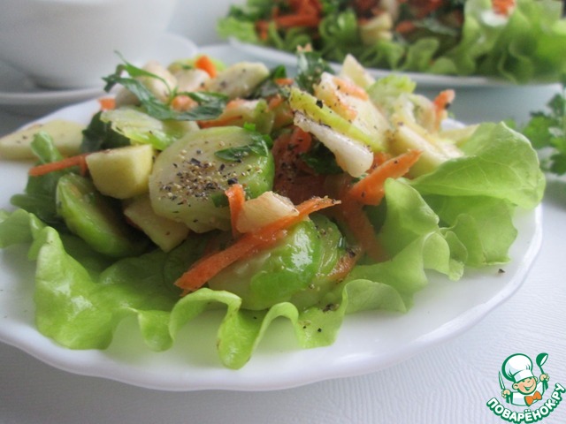 Салат из брюссельской капусты с фруктами
