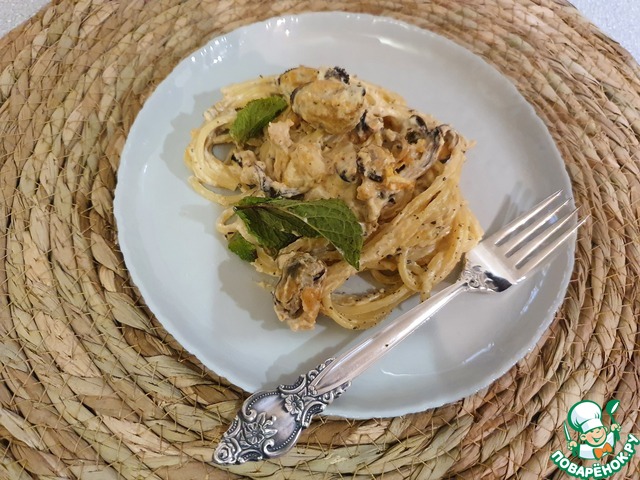 Спагетти с морепродуктами в сырно-сливочном соусе