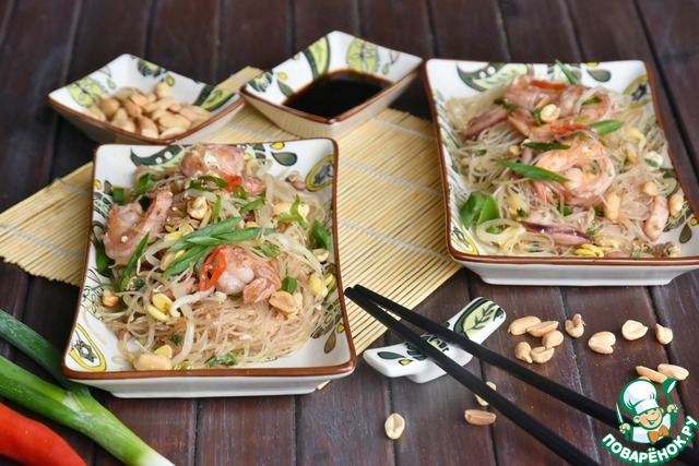 Жареная лапша по-тайски с морепродуктами