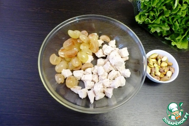 Ингредиенты для «Салат из китайской капусты с виноградом и кешью»: