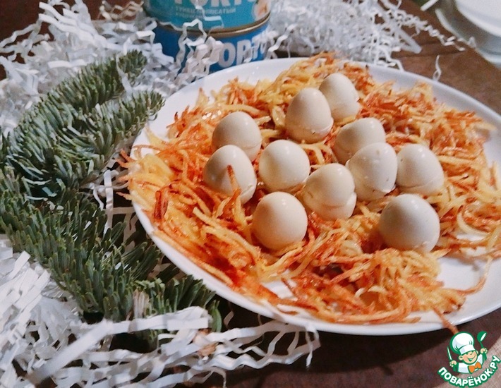 Картофельные гнезда с яйцом на сковороде