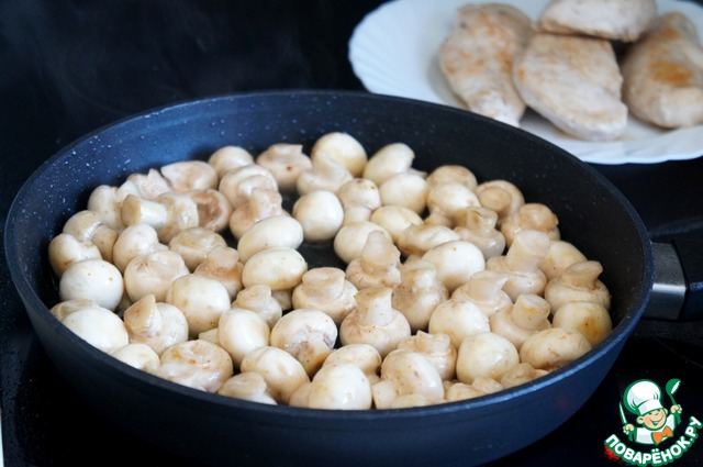 Жюльен с грибами и курицей со сливками