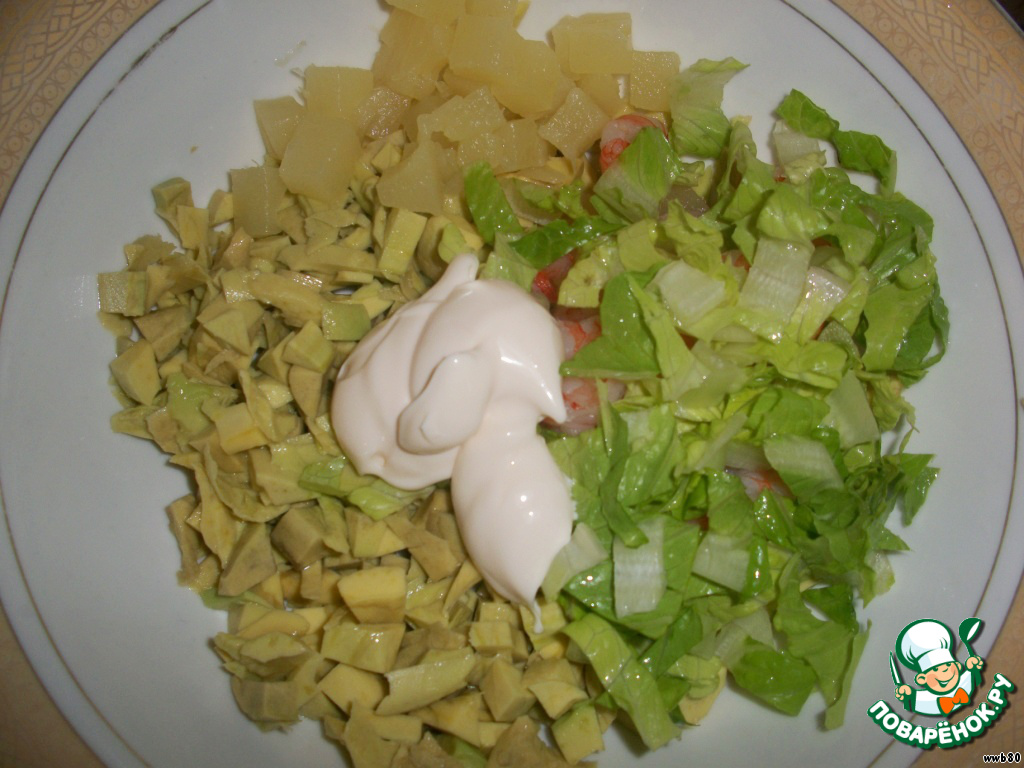 Салат с нутом и ростками брокколи