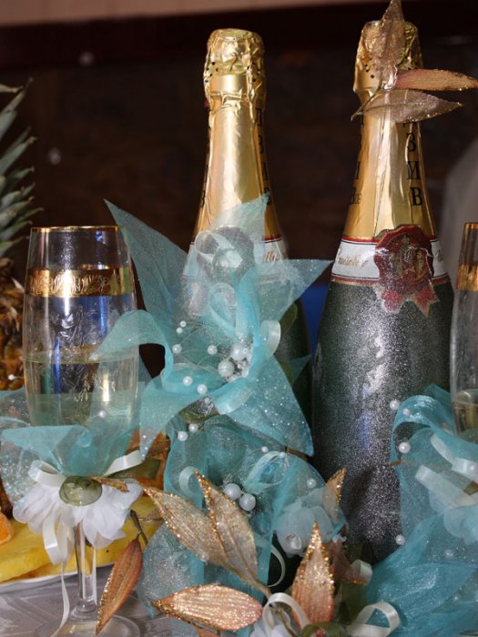 Свадебные бутылки шампанского — не просто традиция?